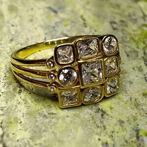 Bella Luce 3.04CTW White Diamond SIMULANT Eterno gold-tone Size 8